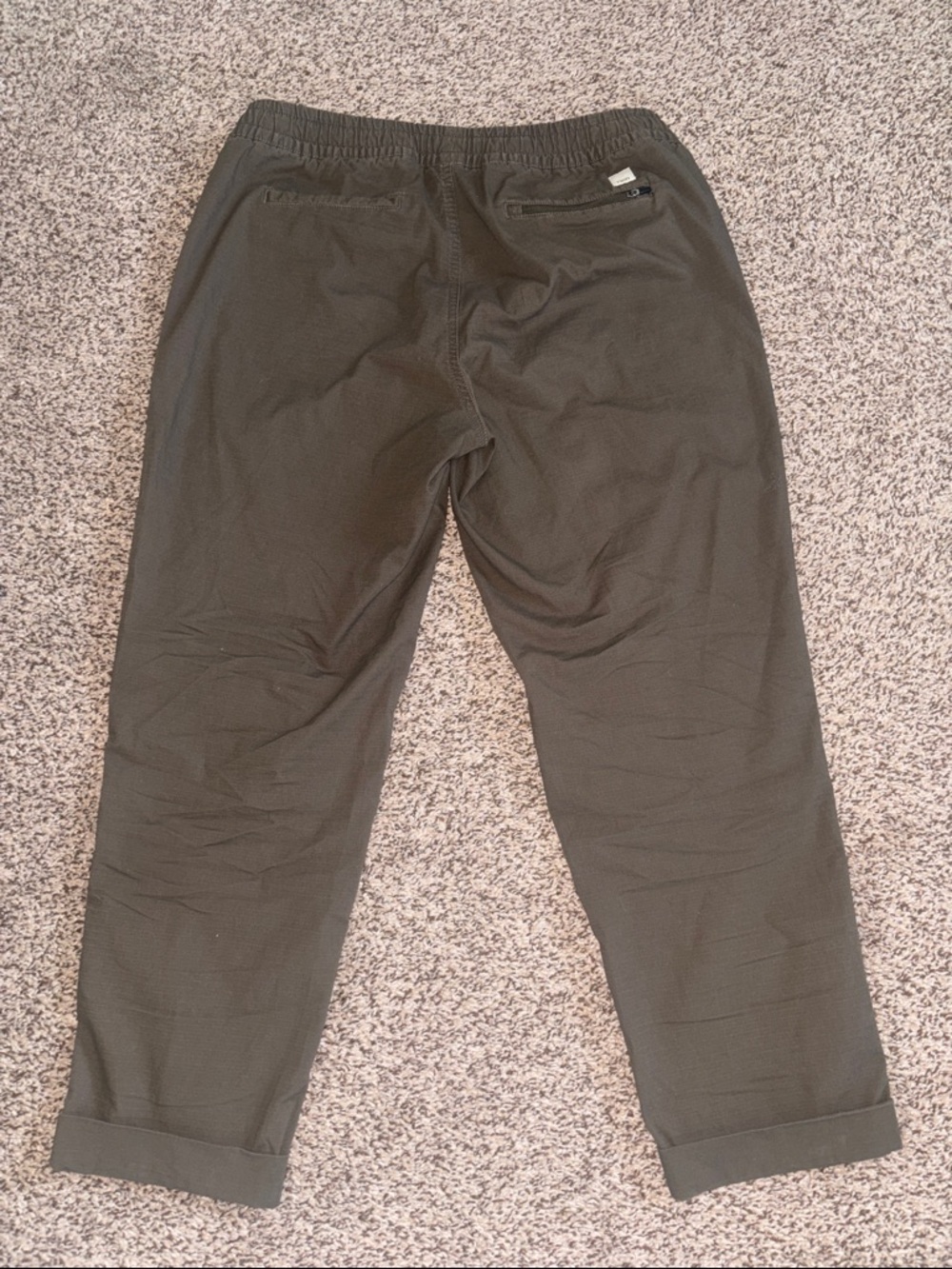 Vuori Olive Ripstop Cropped Pants - Picture 4 of 8
